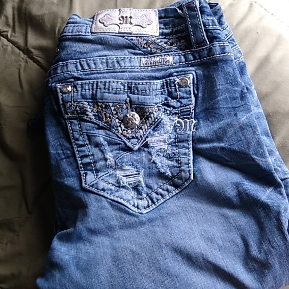 Miss Me mid rise boot cut sz 32